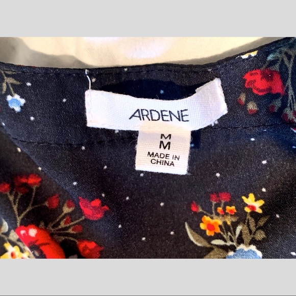 Ardene Floral Blouse, Size Medium. EUC. - Picture 6 of 6